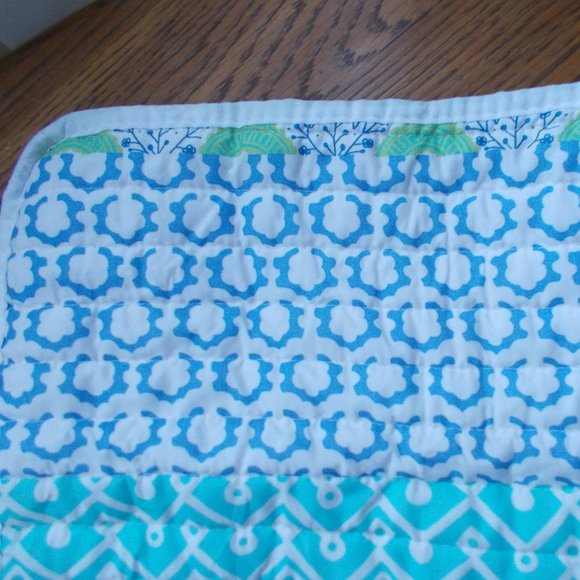 NWOT Kensie Home Set of Two Quilted Shams 21"x 27" - Picture 8 of 12